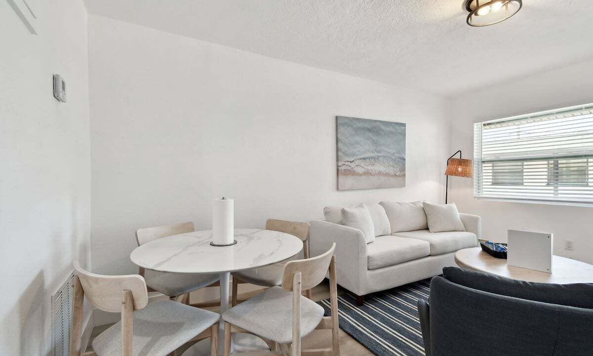Photo of Livingroom in Treasure Island