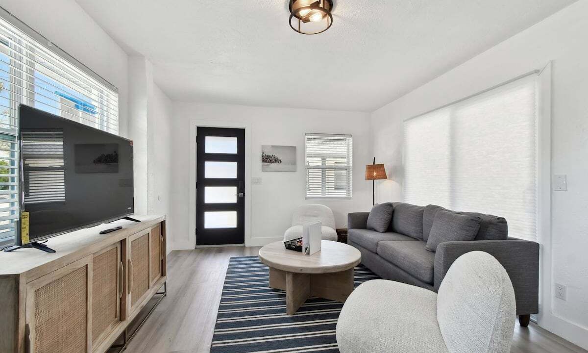 Photo of Livingroom in Treasure Island