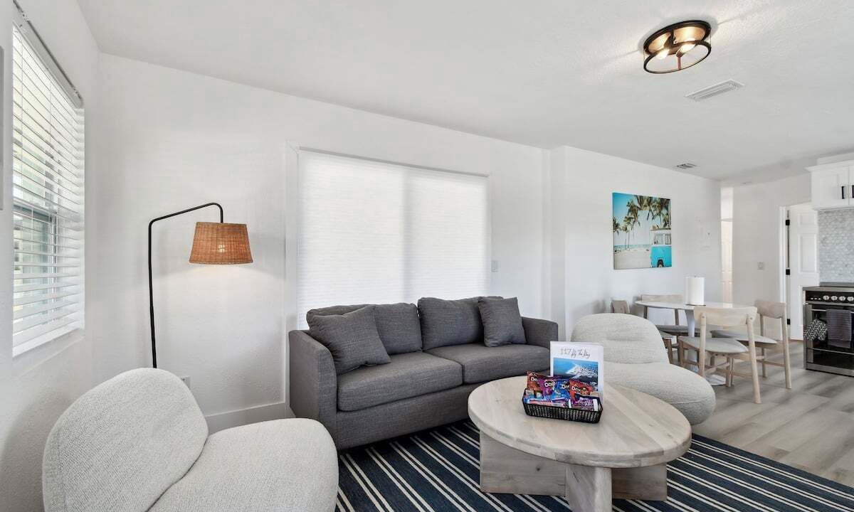 Photo of Livingroom in Treasure Island