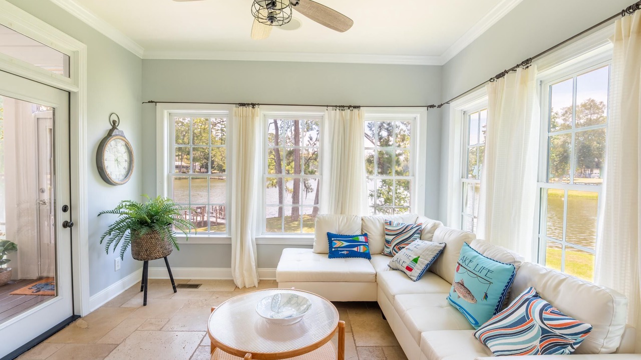 Photo of Livingroom in Manning