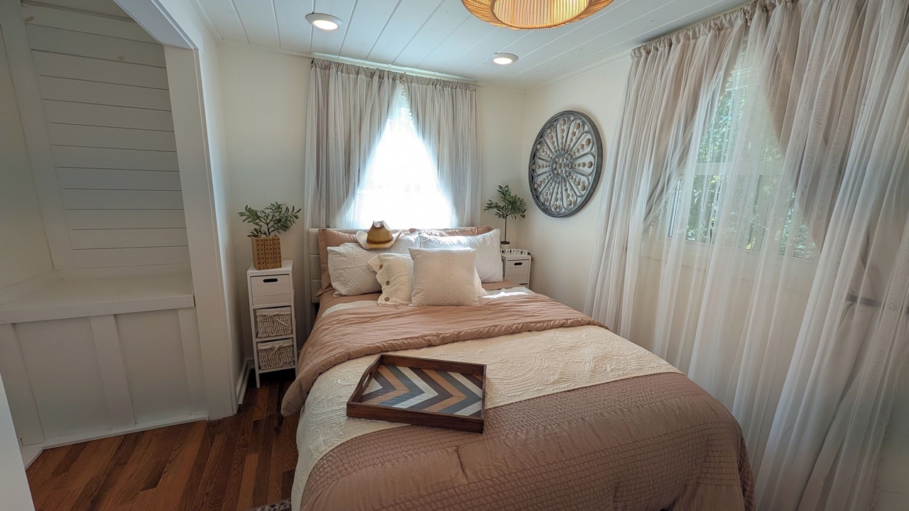 Photo of Bedroom in Kodak