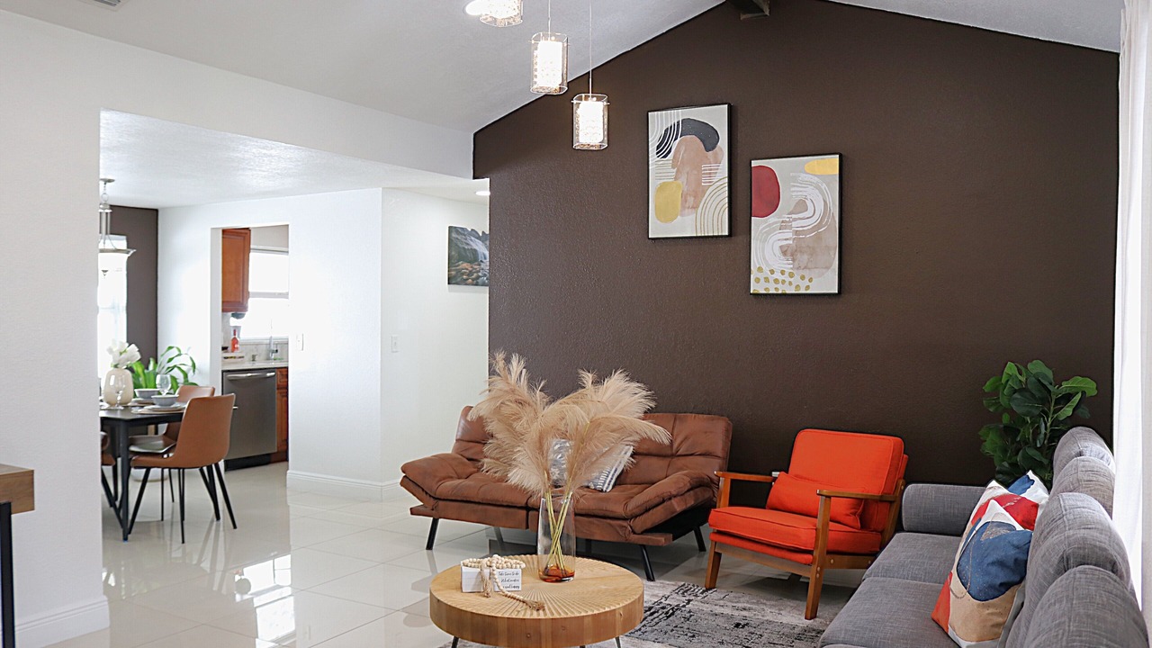 Photo of Livingroom in Bearss Plaza