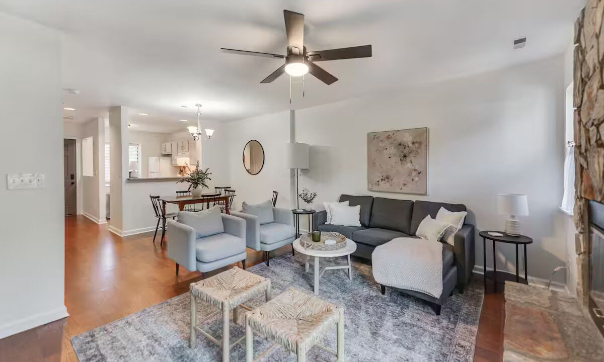 Photo of Livingroom in Raintree