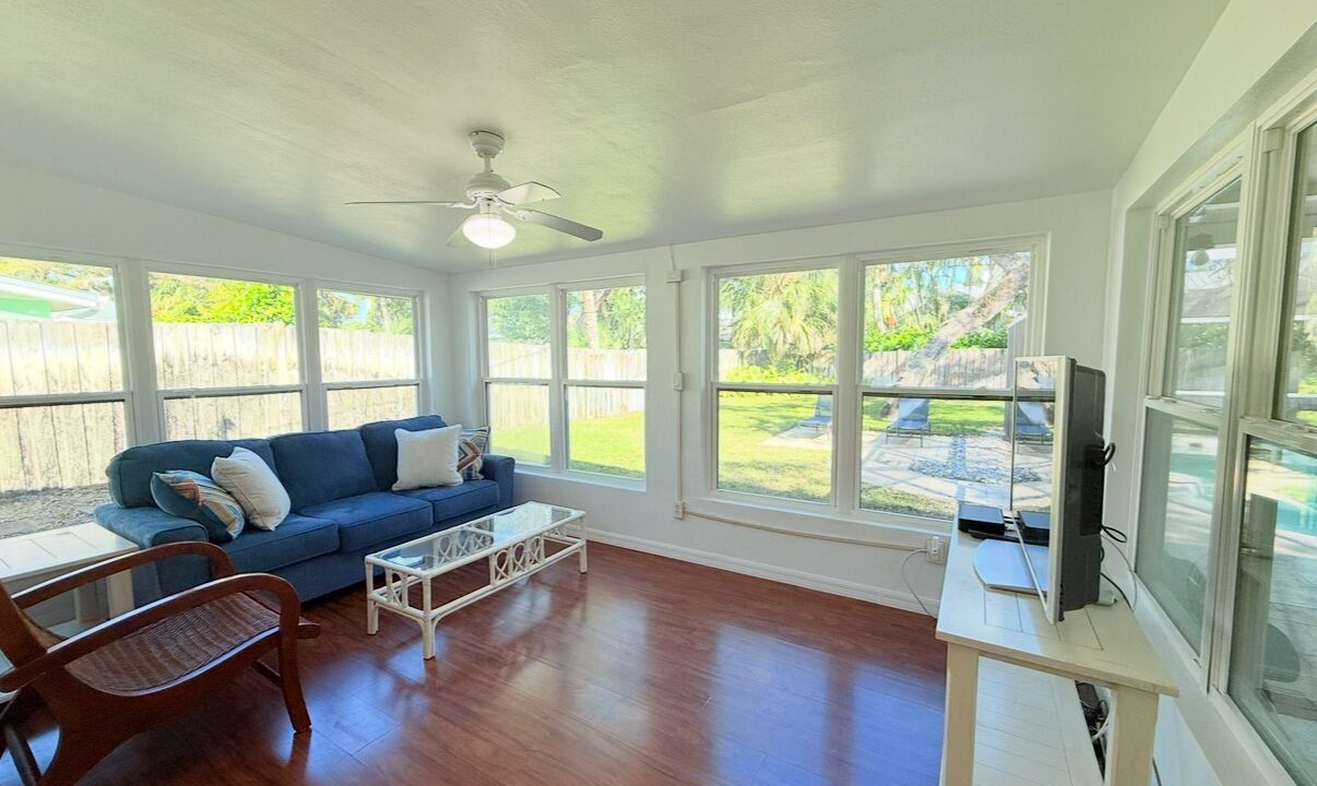 Photo of Livingroom in Central Beach