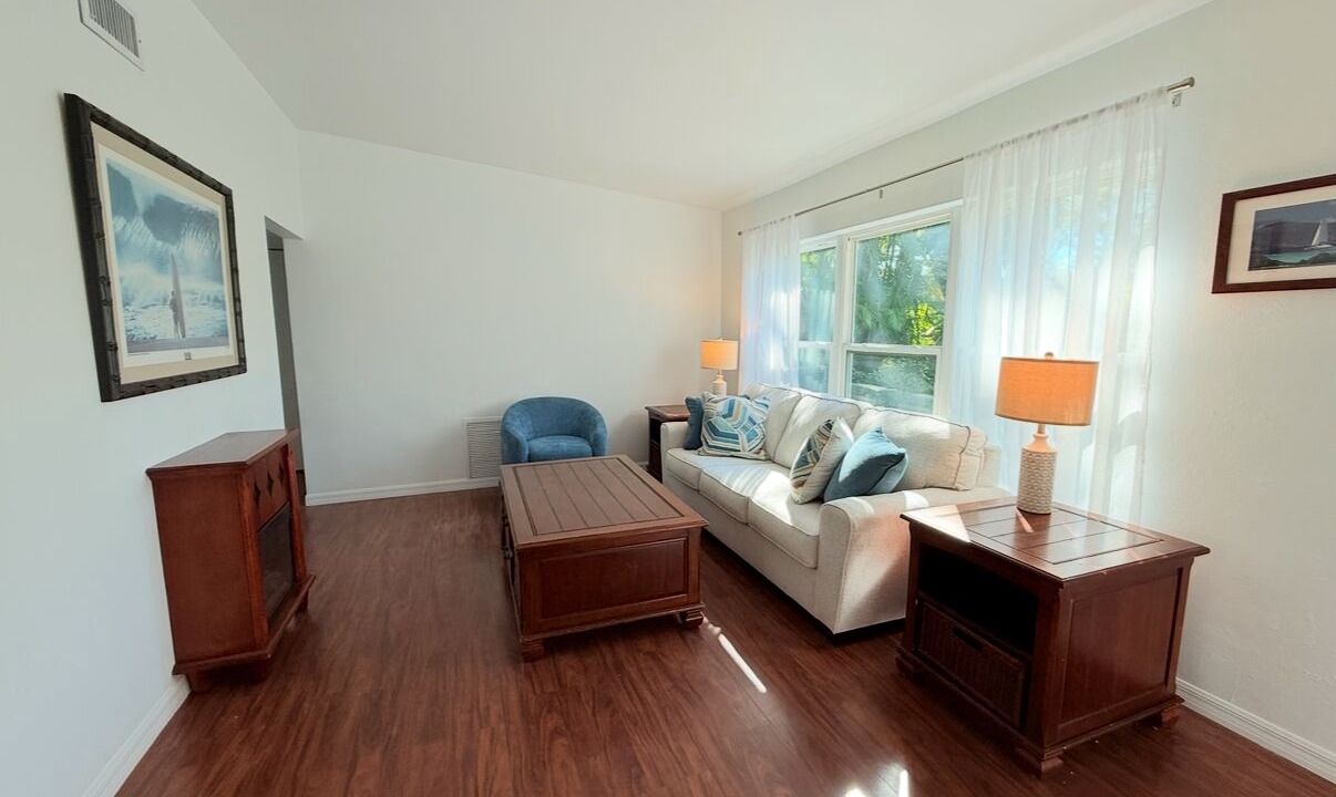 Photo of Livingroom in Central Beach