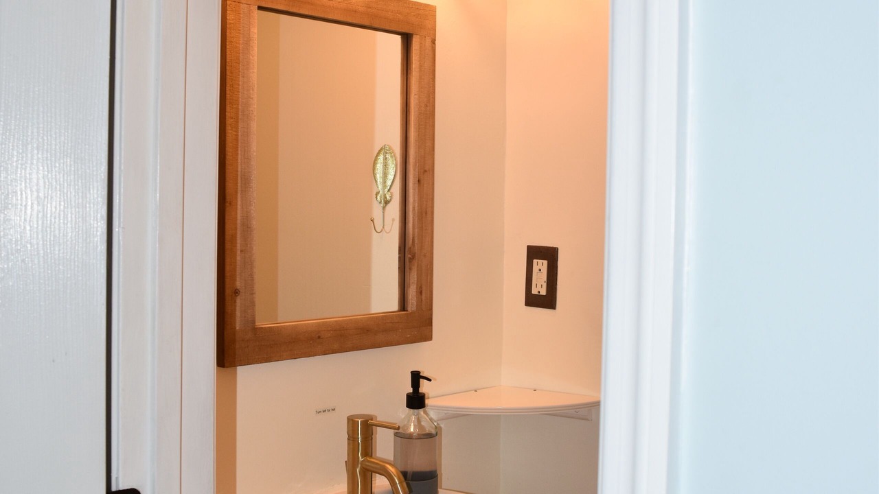 Photo of Bathroom in Thunderbolt