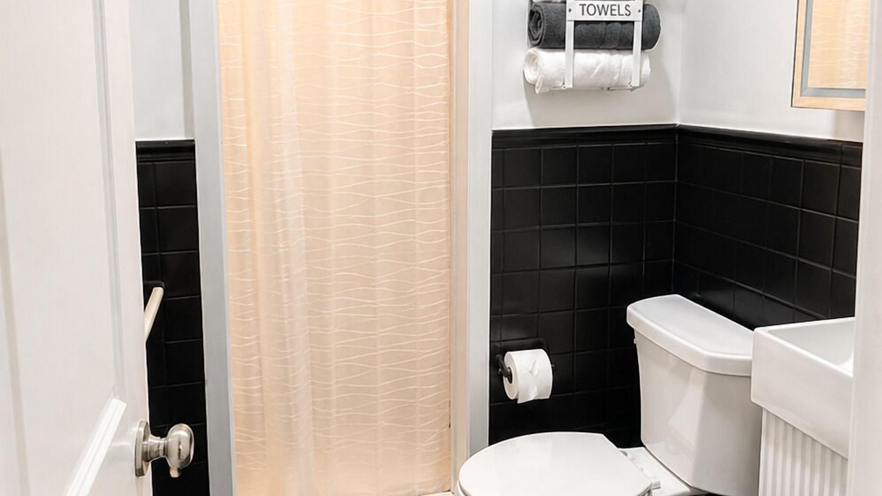 Photo of Bathroom in Seven Oaks