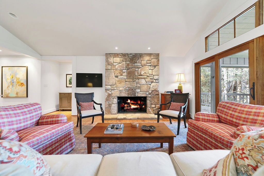 Photo of Livingroom in Lake Toxaway