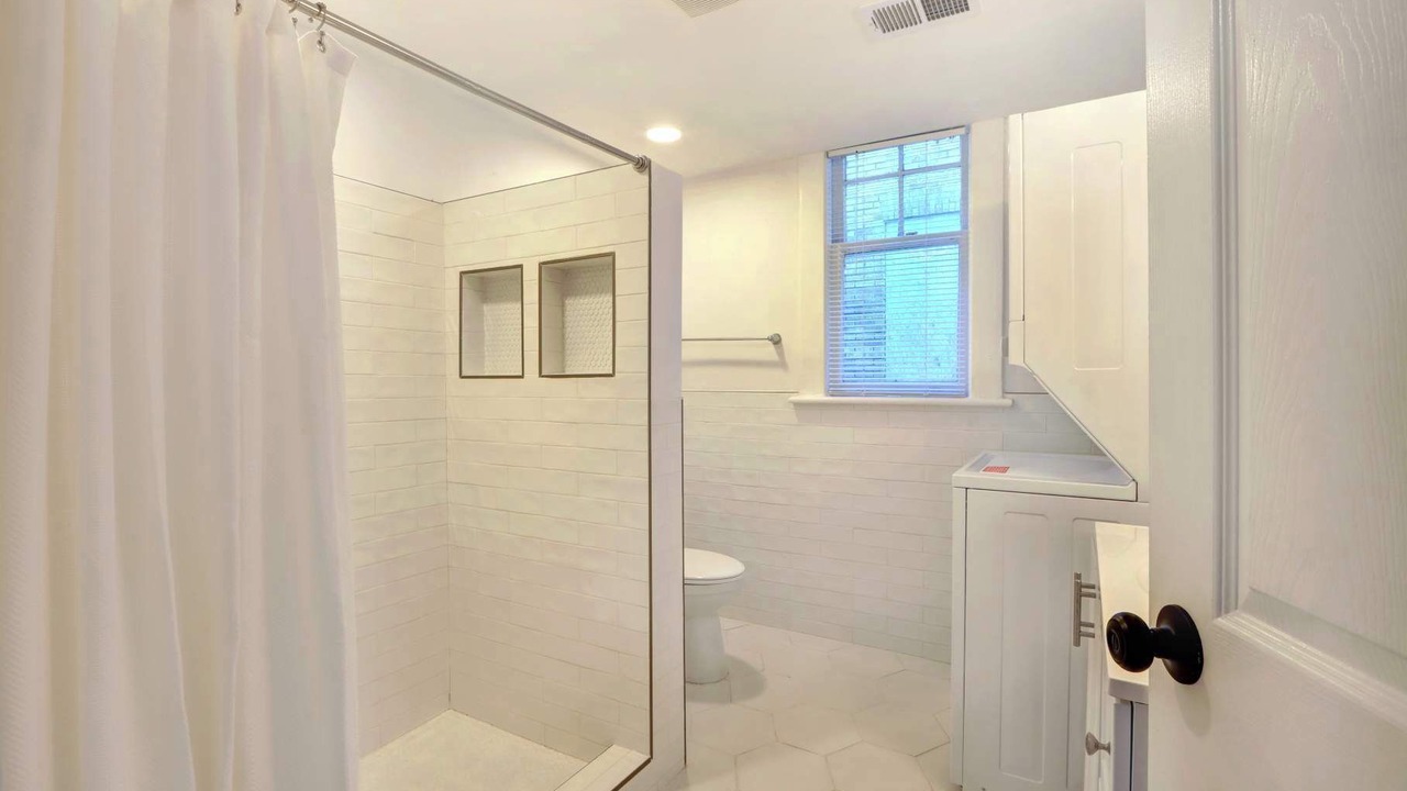 Photo of Bathroom in Thomas Square