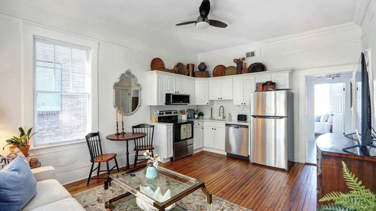 Photo of Livingroom in Thomas Square