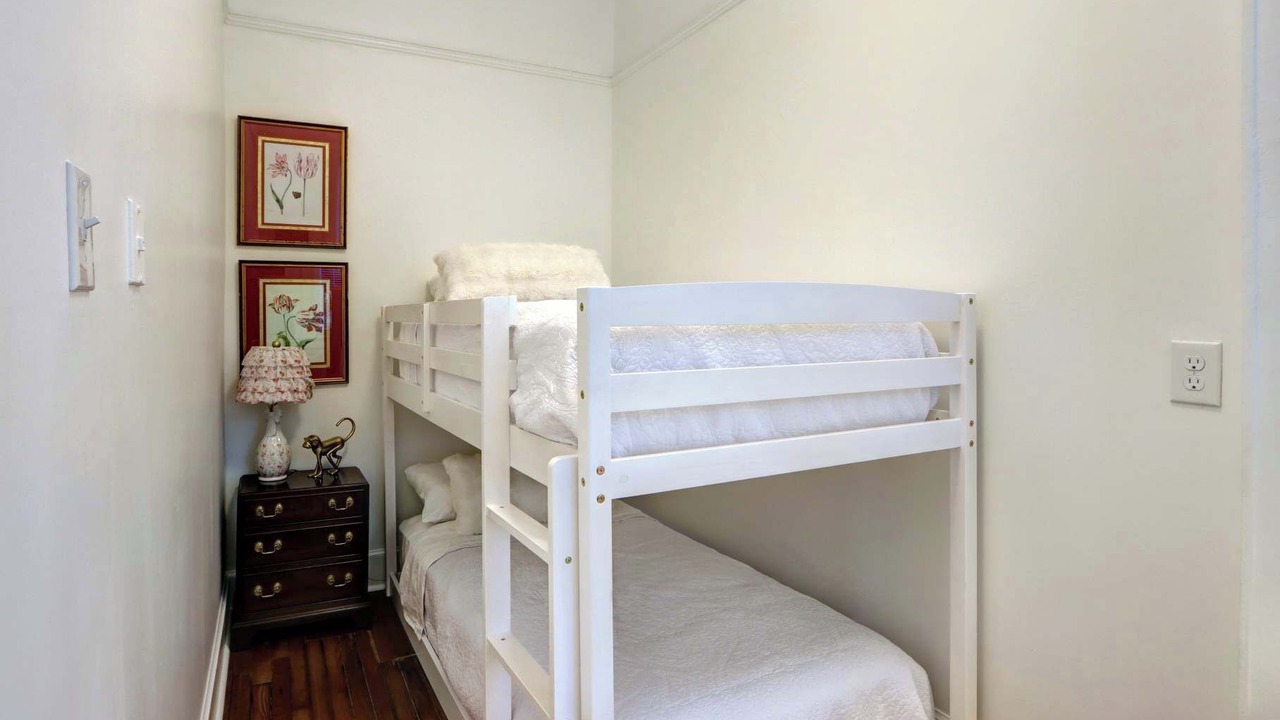 Photo of Bedroom in Thomas Square