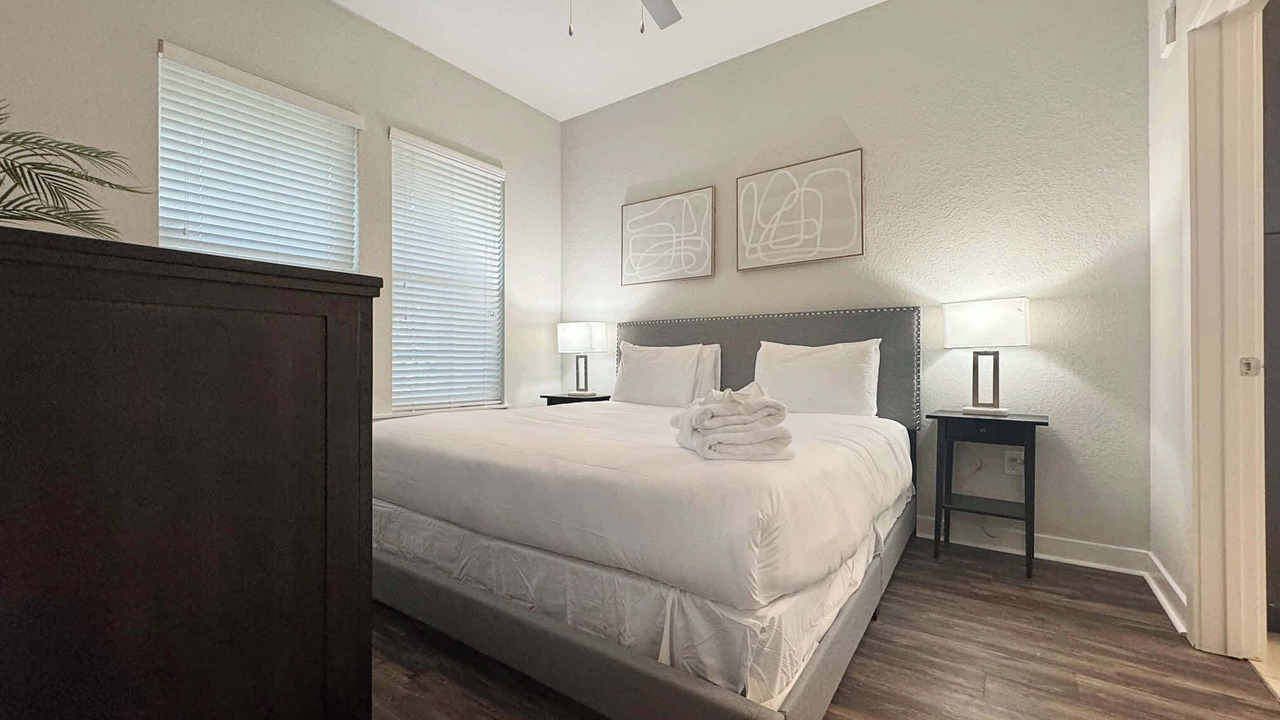 Photo of Bedroom in Carver City - Lincoln Gardens
