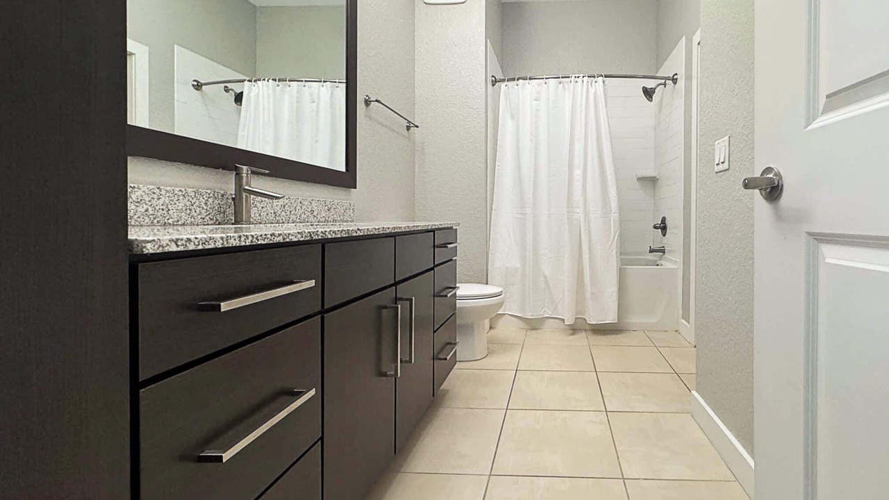Photo of Bathroom in Carver City - Lincoln Gardens