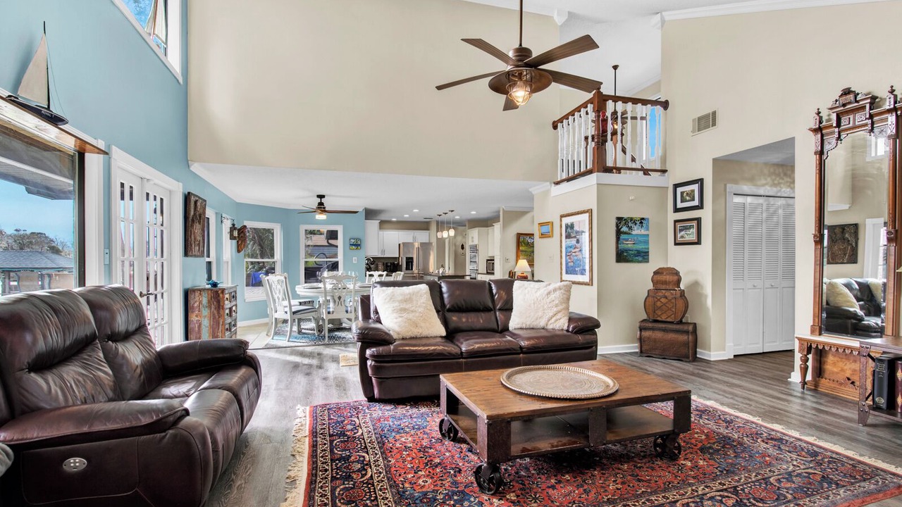 Photo of Livingroom in Lemon Bluff