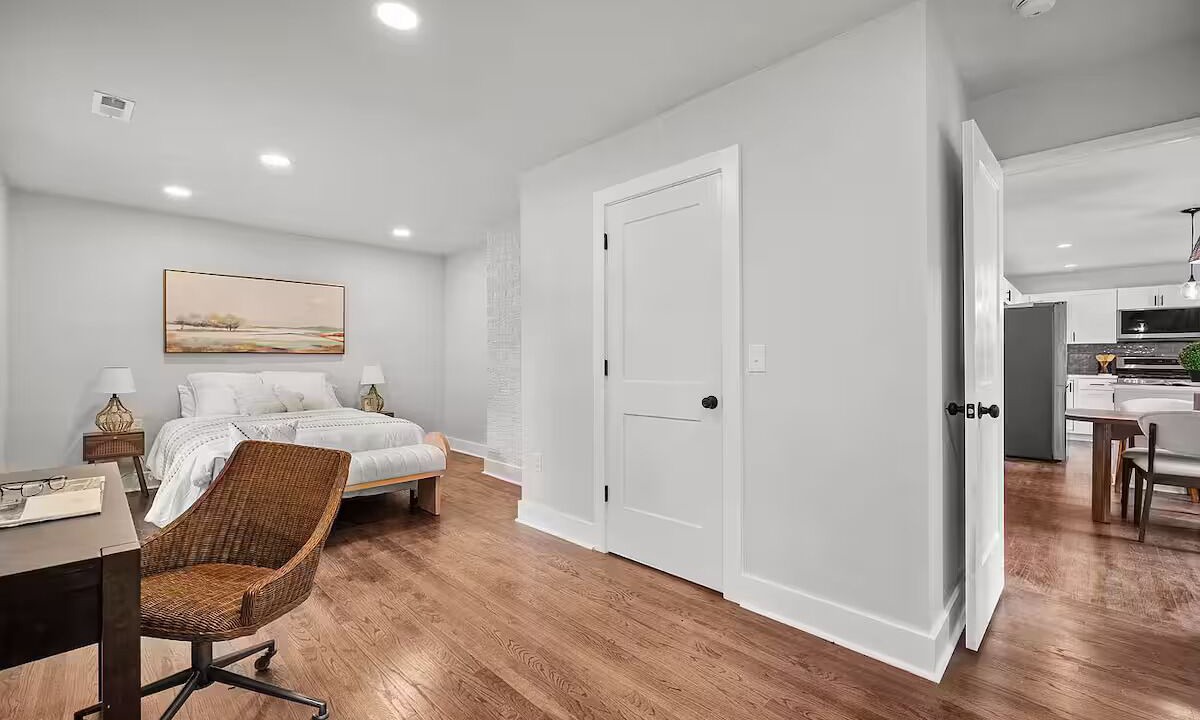 Photo of Bedroom in Summerville Historic District