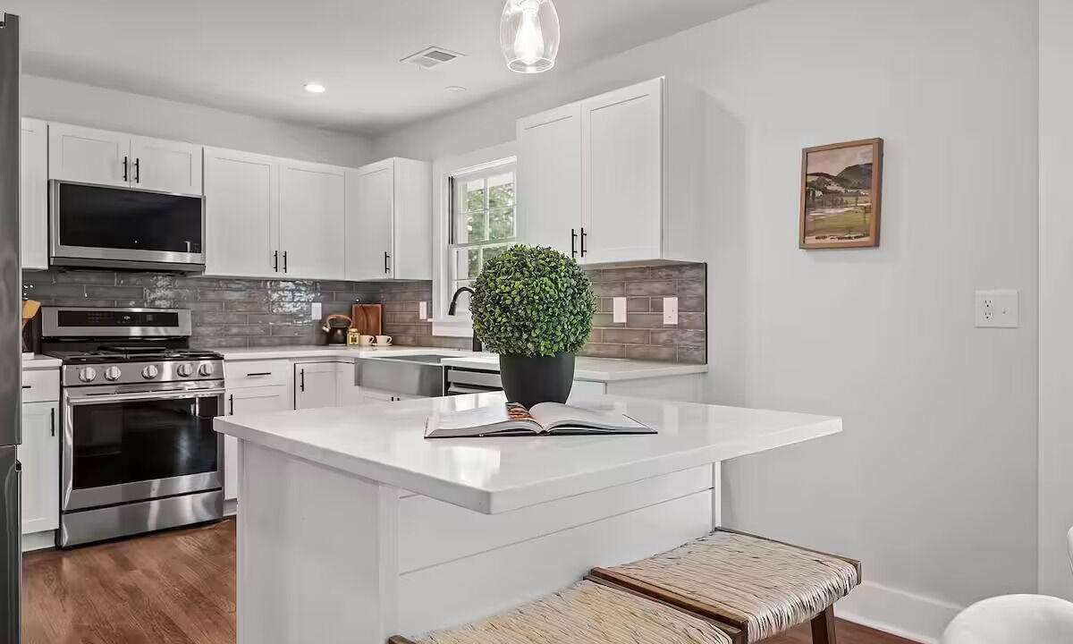 Photo of Kitchen in Summerville Historic District