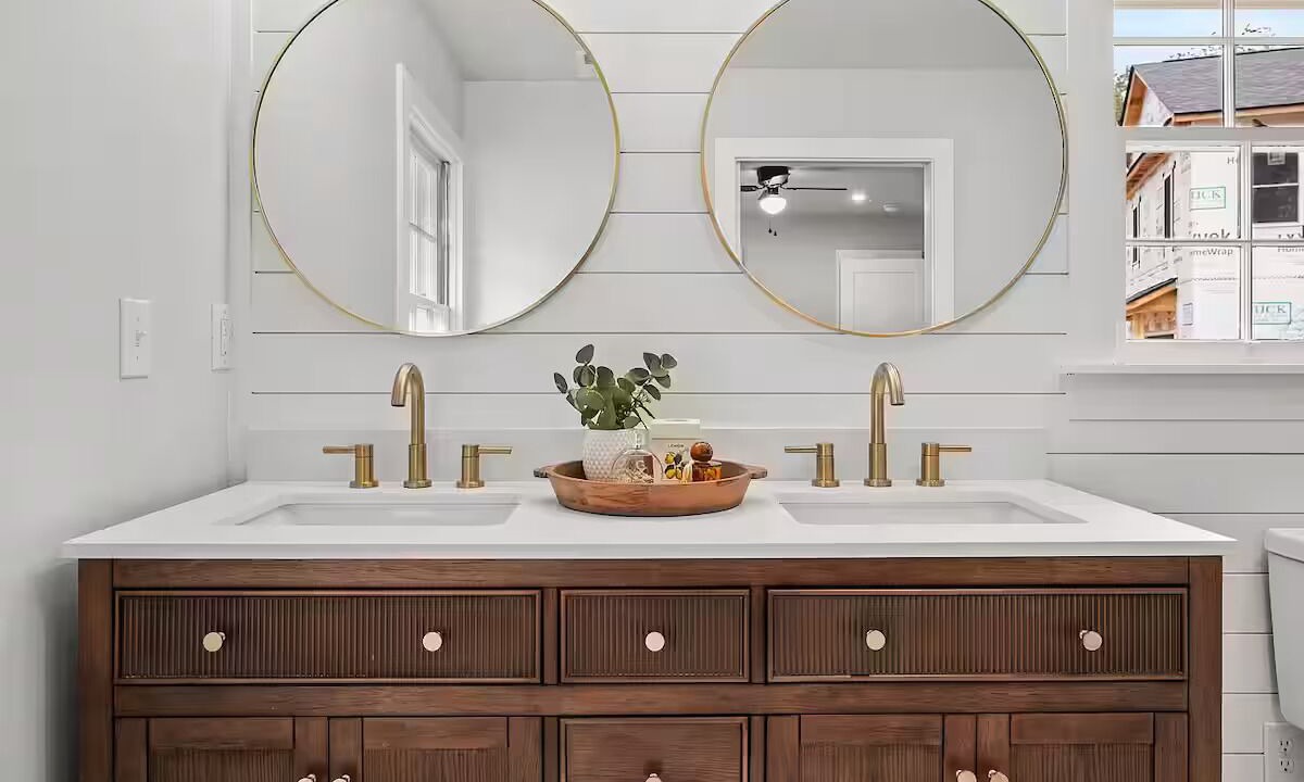 Photo of Bathroom in Summerville Historic District