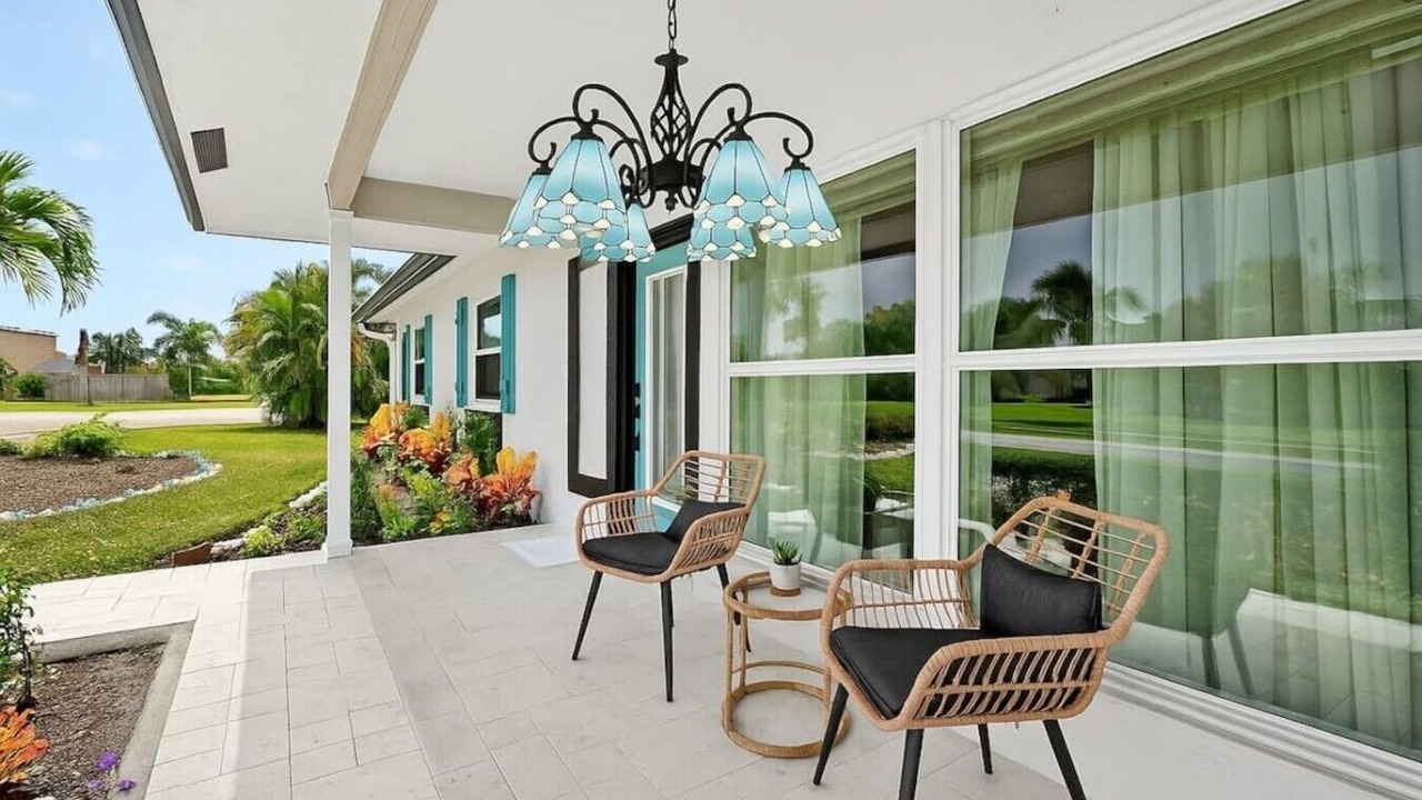 Photo of Patio Balcony in Tropic Palms