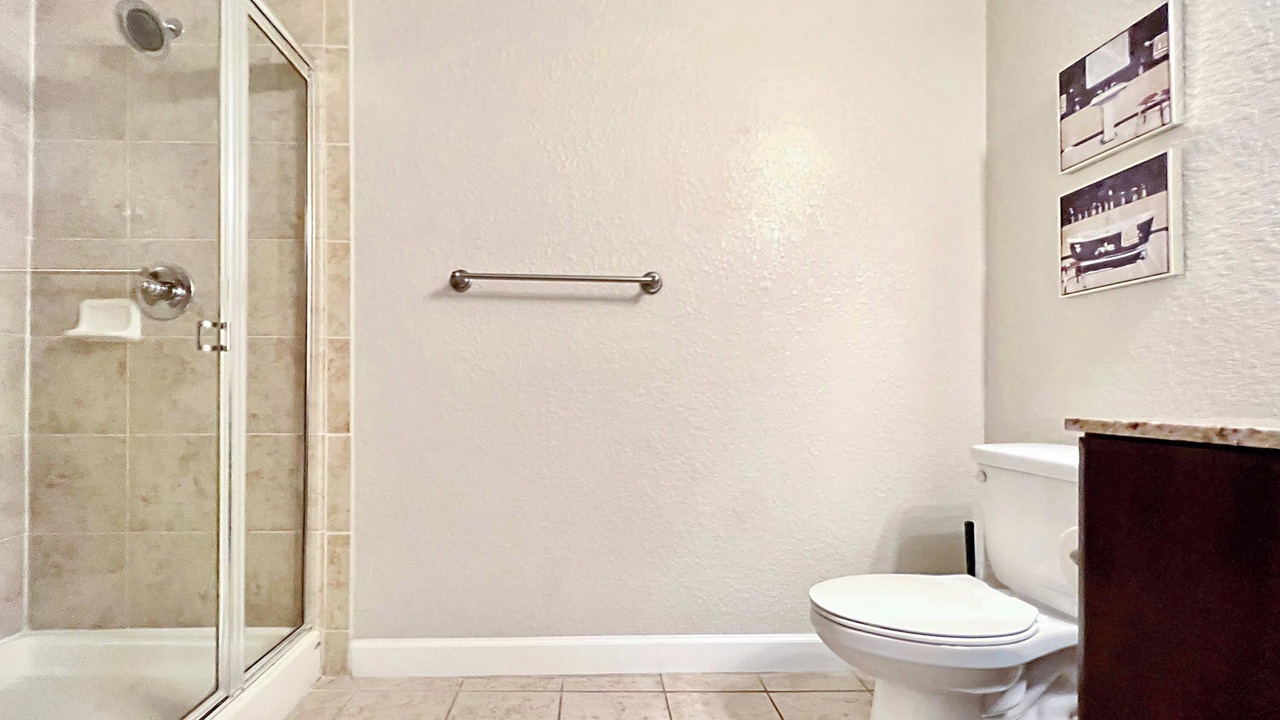 Photo of Bathroom in Carver City - Lincoln Gardens