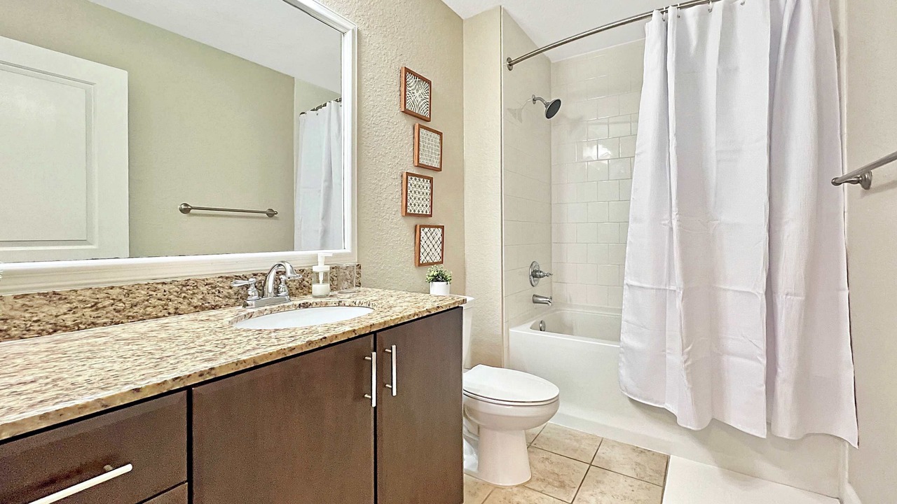 Photo of Bathroom in Carver City - Lincoln Gardens
