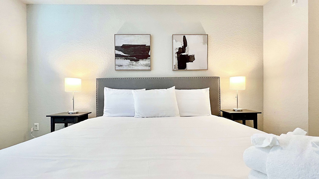 Photo of Bedroom in Carver City - Lincoln Gardens