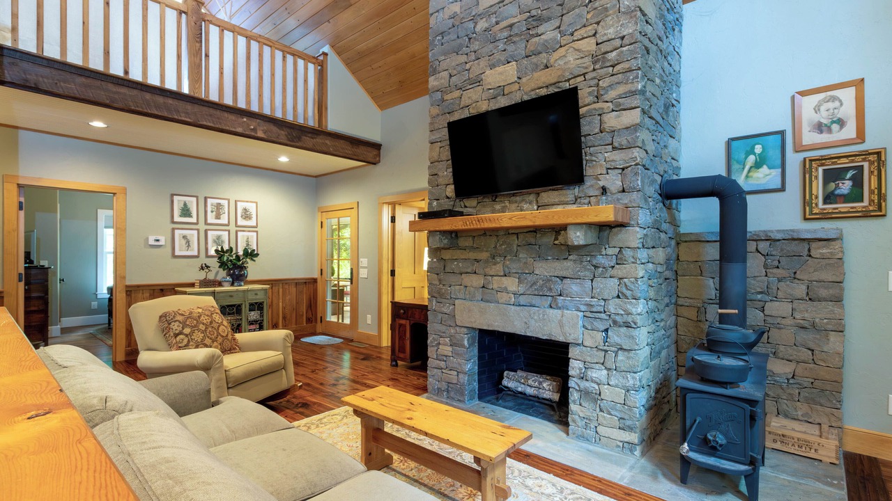 Photo of Livingroom in Cullowhee