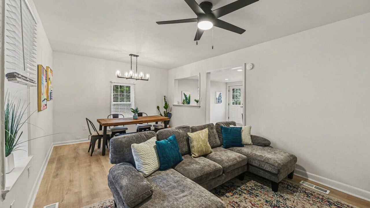 Photo of Livingroom in Hanahan