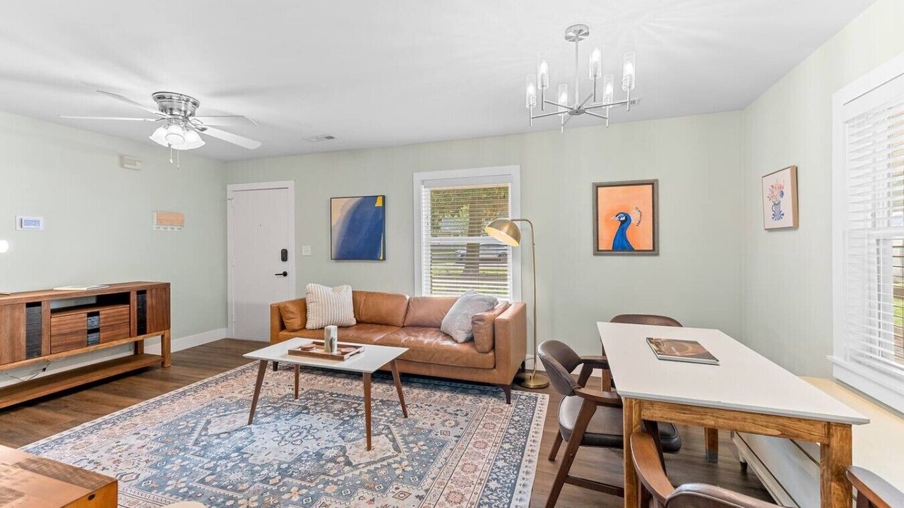 Photo of Livingroom in Hanahan