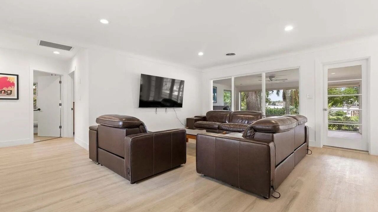 Photo of Livingroom in Snell Isle