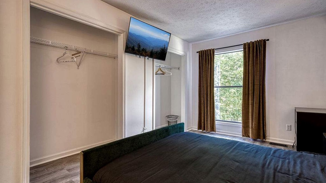 Photo of Bedroom in Kodak
