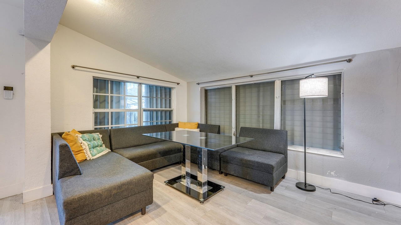 Photo of Livingroom in North Central Hollywood