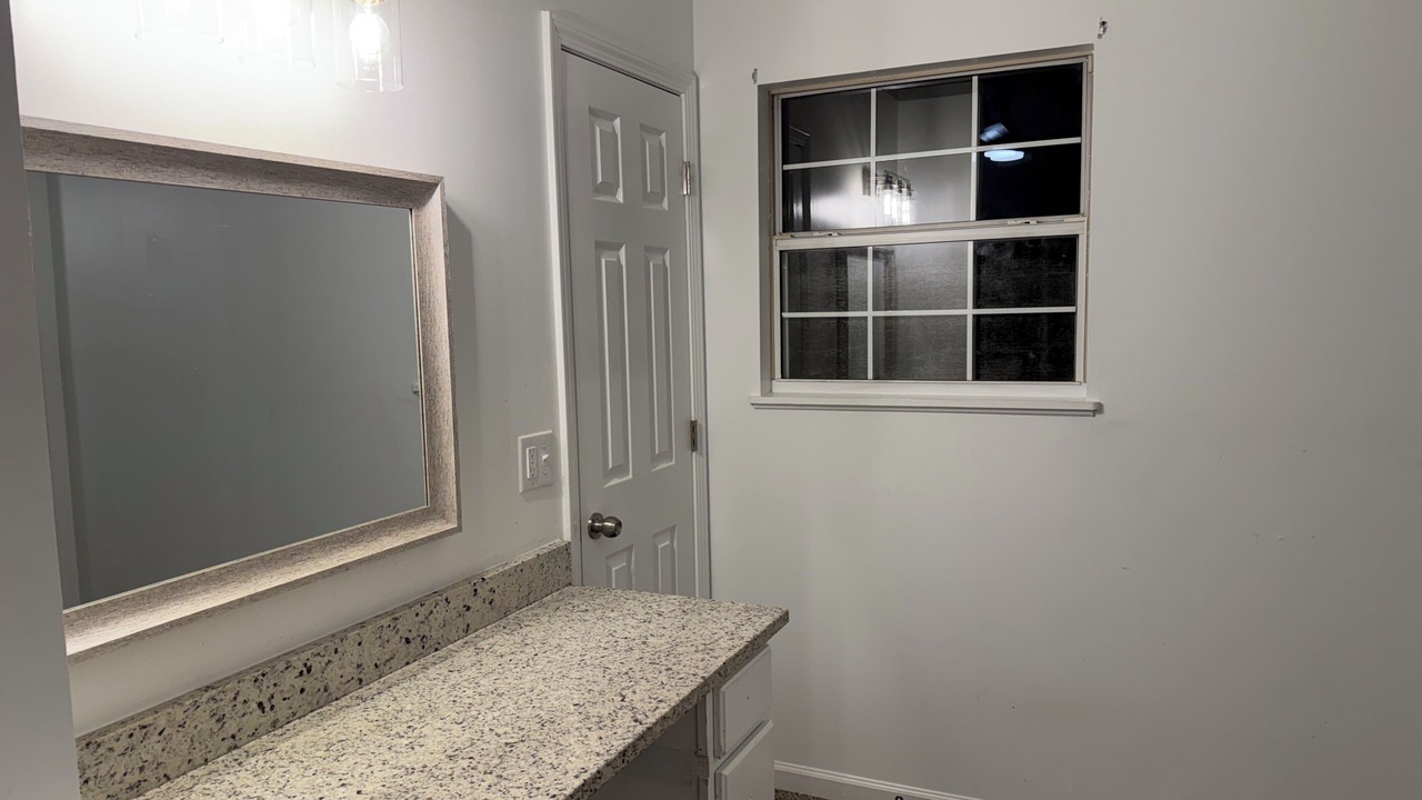 Photo of Bathroom in Huntcliff