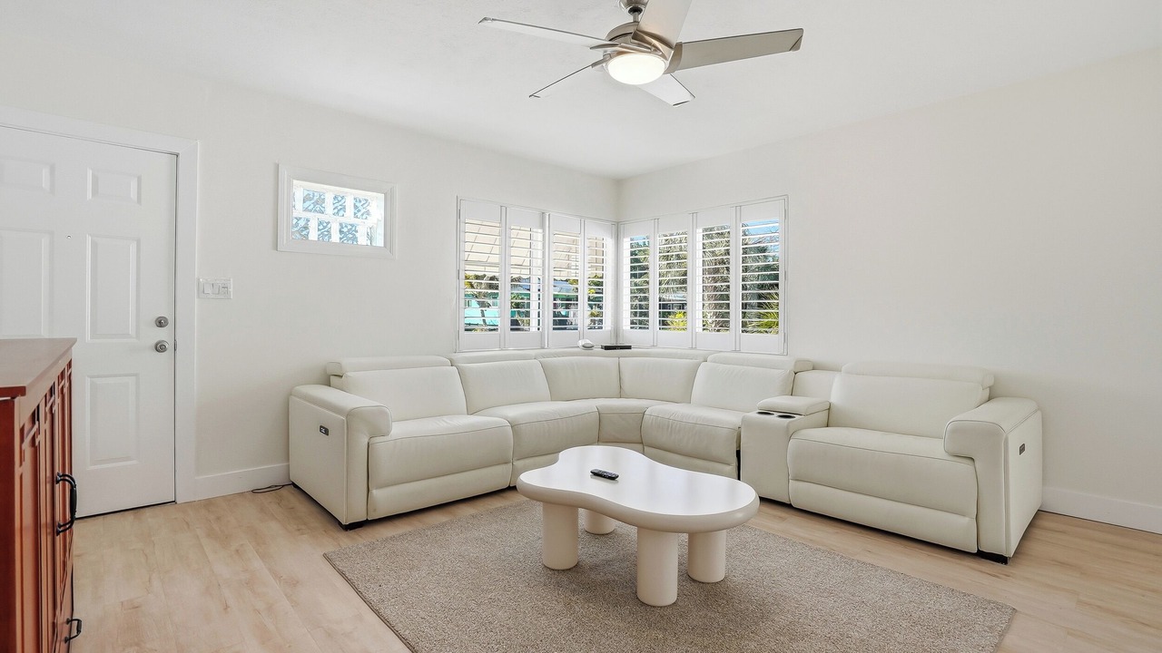 Photo of Livingroom in Bayview
