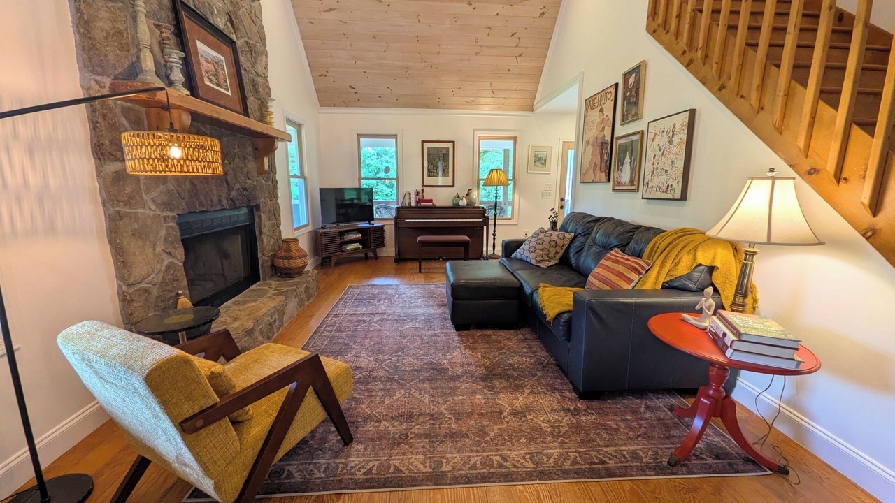Photo of Livingroom in Young Harris