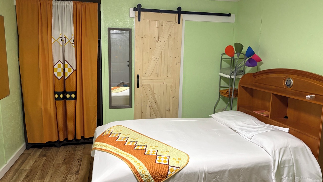 Photo of Bedroom in Garfield
