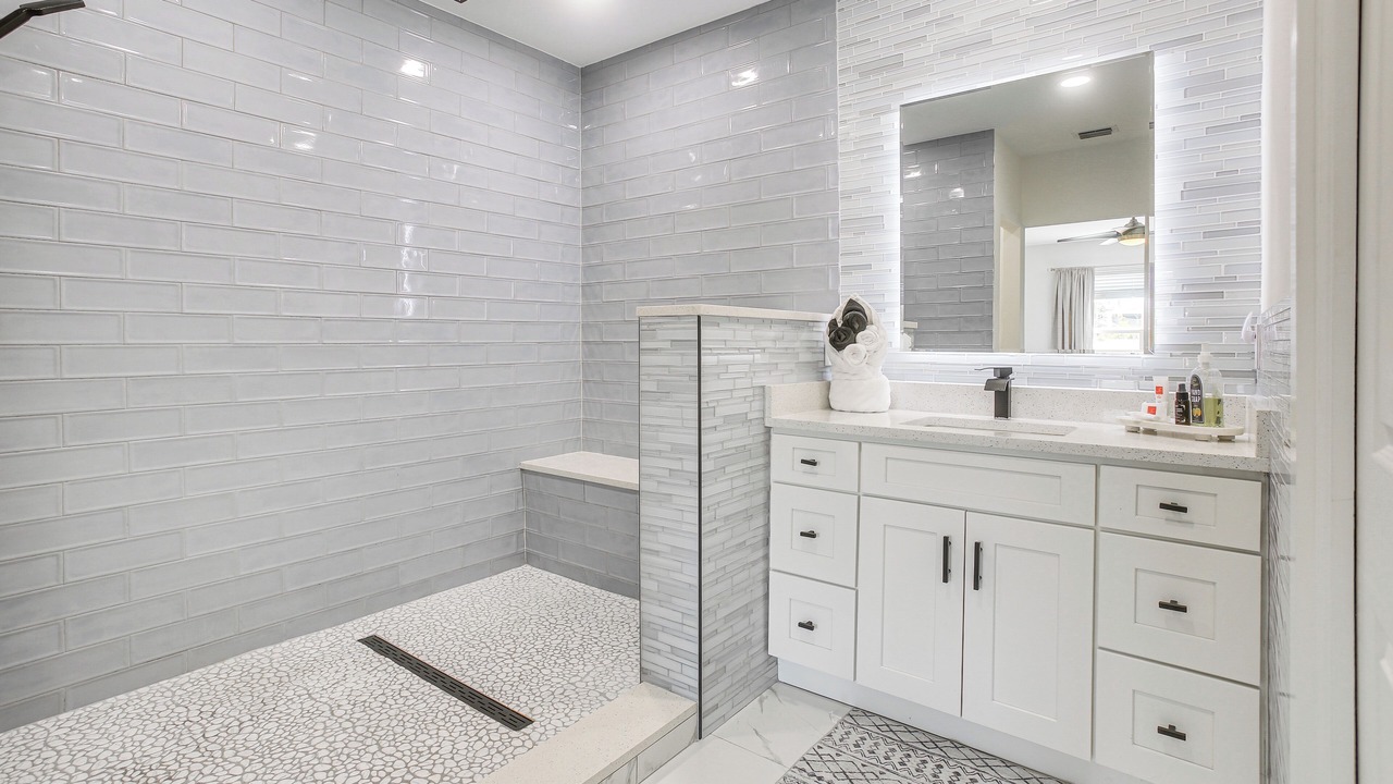 Photo of Bathroom in Trafalgar