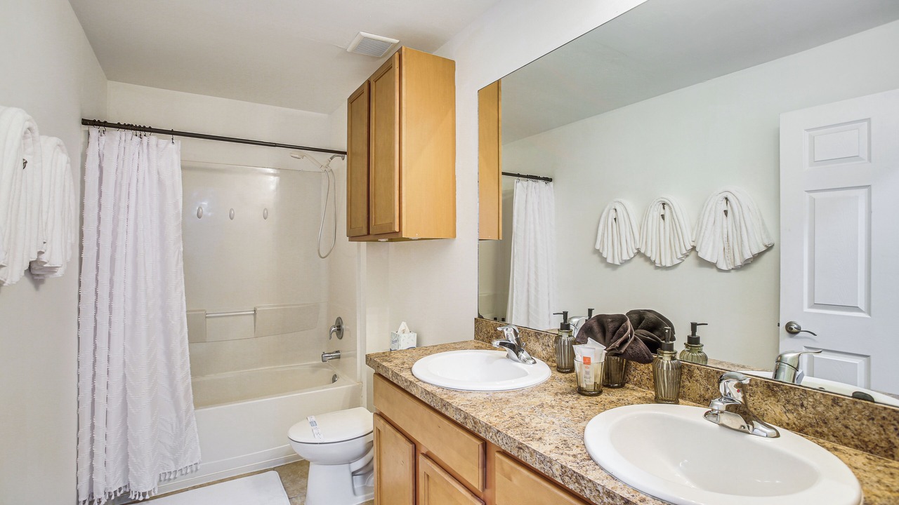 Photo of Bathroom in Trafalgar