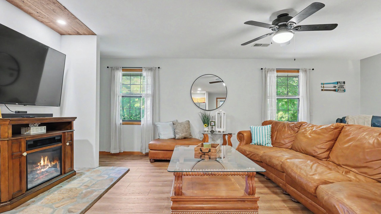 Photo of Livingroom in Hiawassee