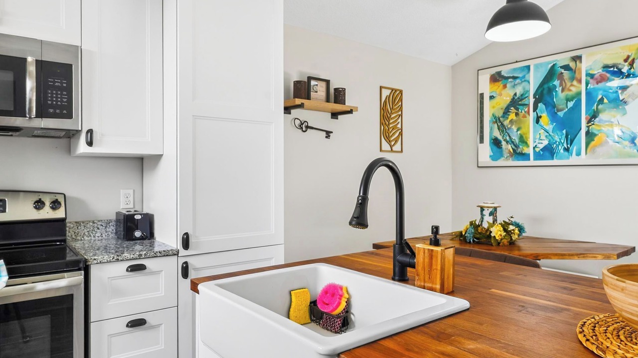 Photo of Kitchen in Doctors Inlet