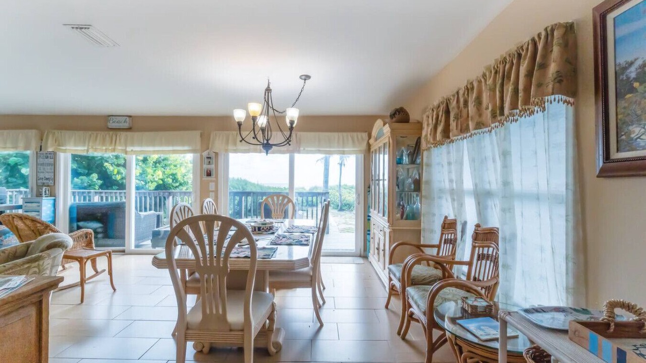 Photo of Livingroom in Ambersand Beach