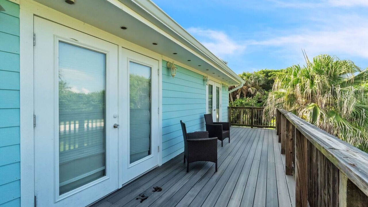Photo of Patio Balcony in Ambersand Beach