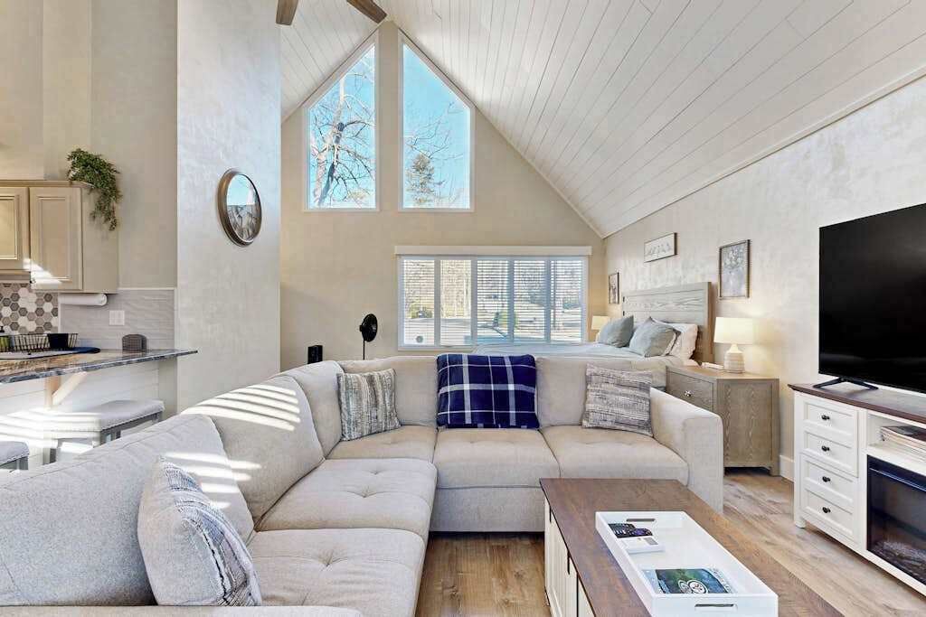 Photo of Livingroom in Sapphire