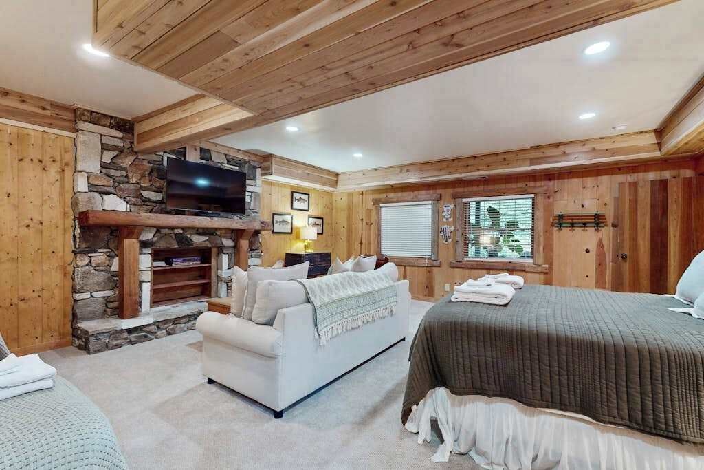 Photo of Bedroom in Lake Toxaway