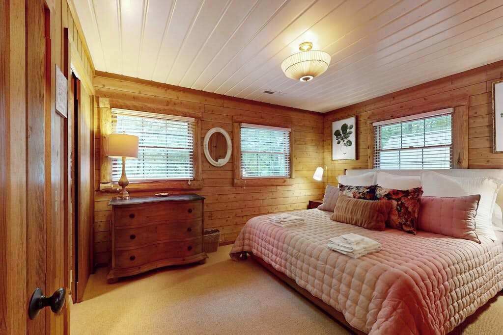 Photo of Bedroom in Lake Toxaway