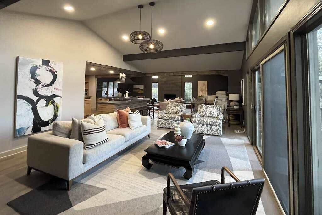 Photo of Livingroom in Pisgah Forest