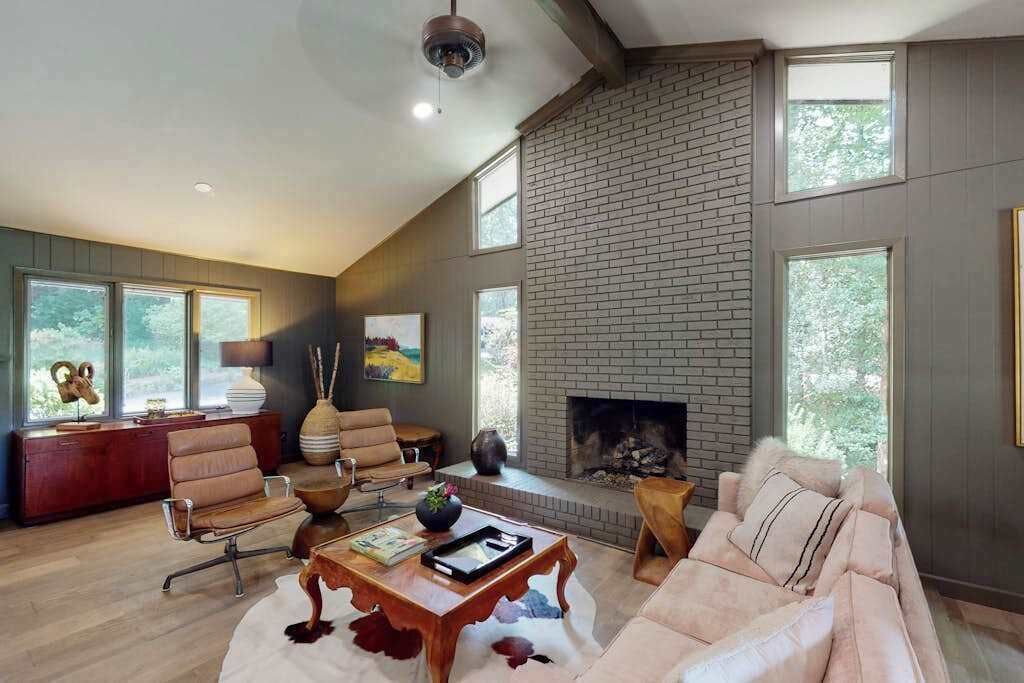 Photo of Livingroom in Pisgah Forest