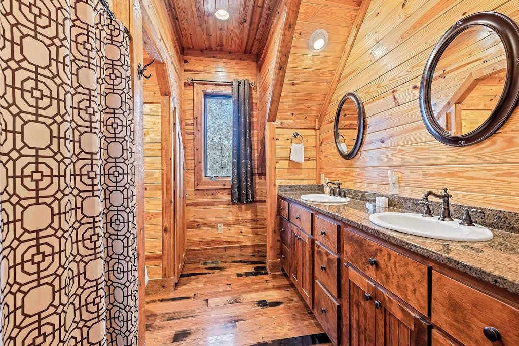 Photo of Bathroom in Tuckasegee