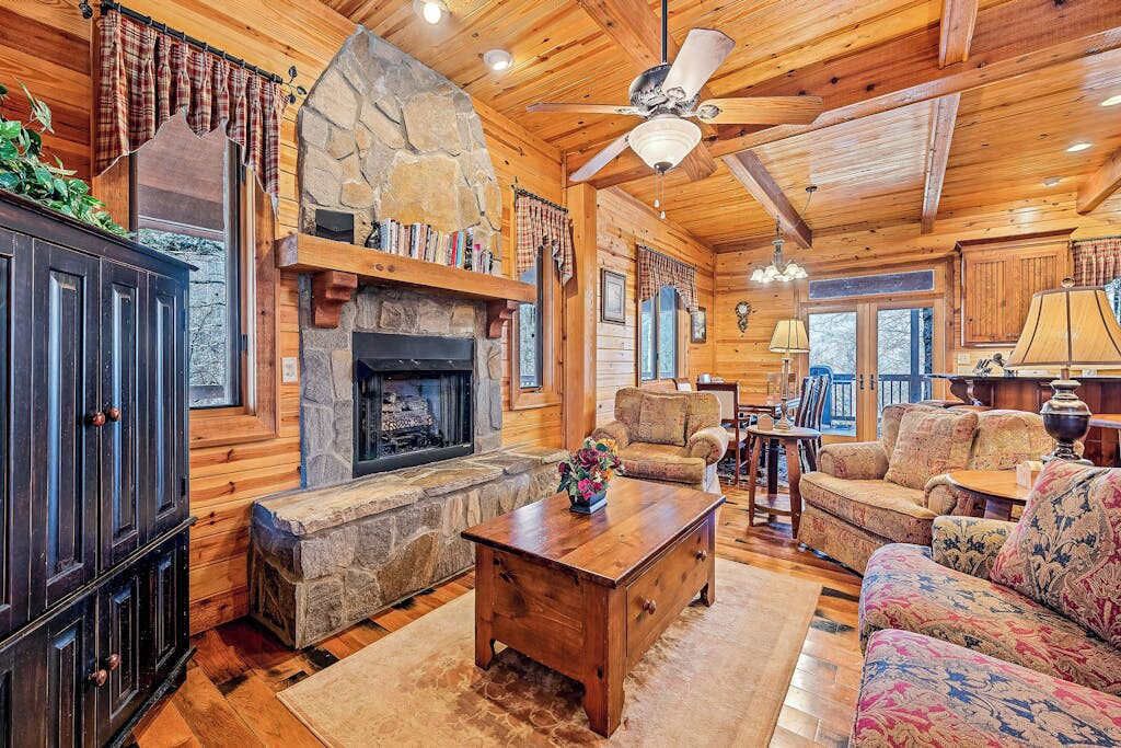 Photo of Livingroom in Tuckasegee