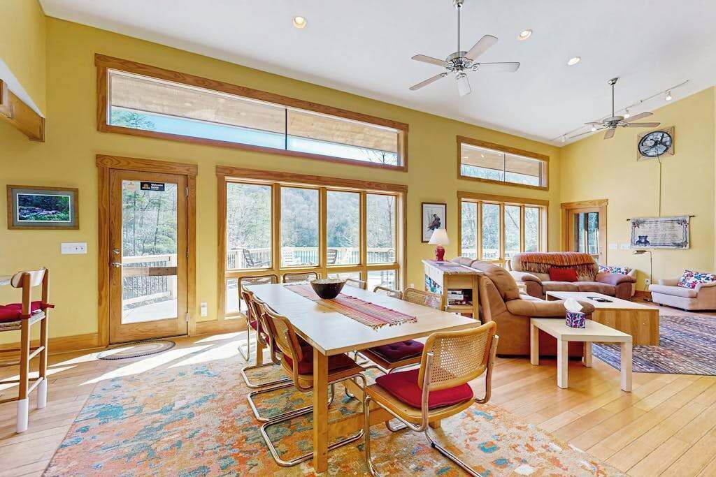 Photo of Livingroom in Tuckasegee