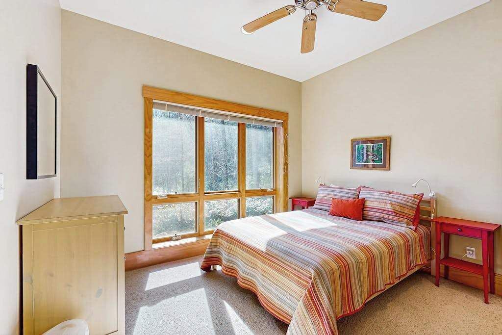 Photo of Bedroom in Tuckasegee